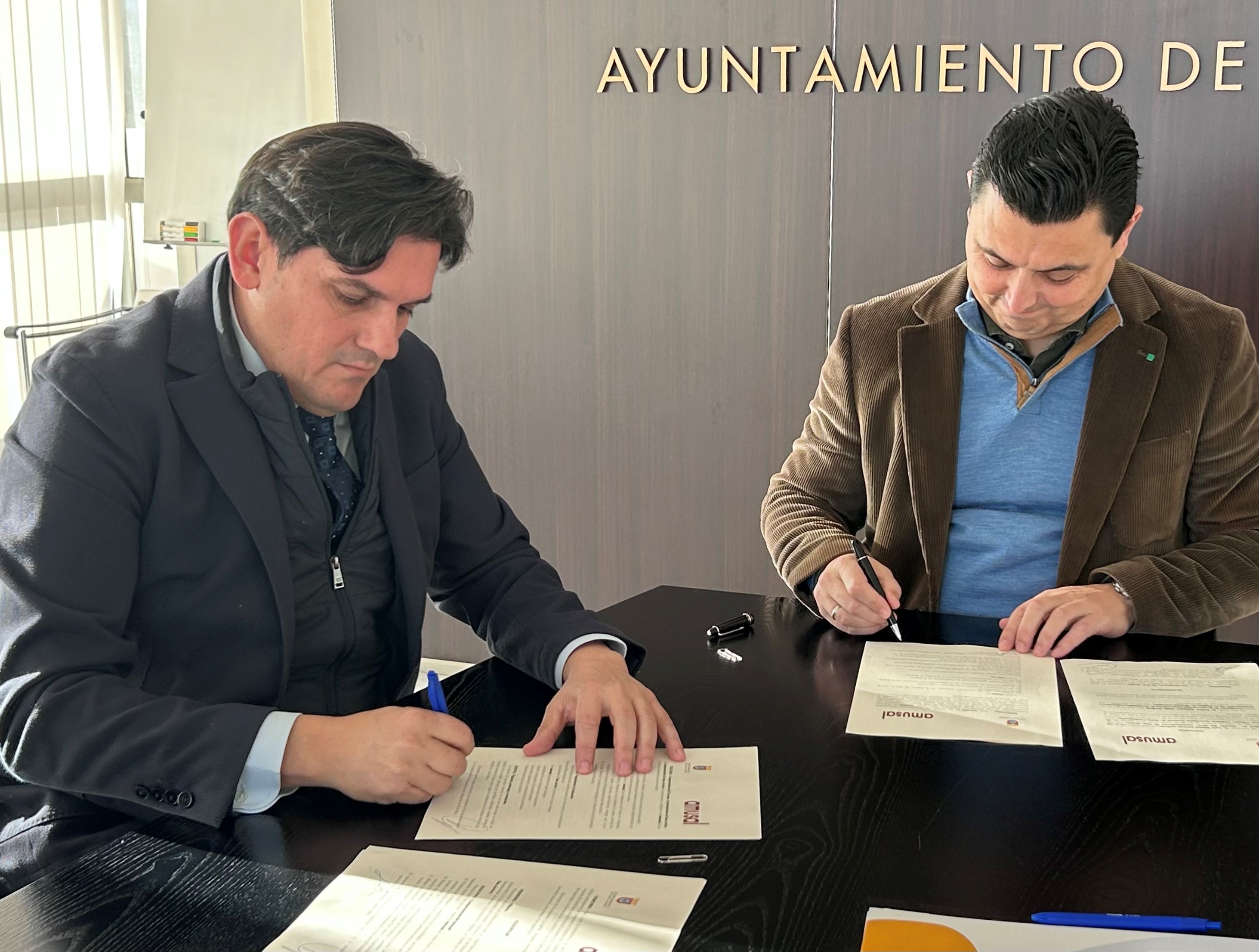 El Ayuntamiento de San Javier y amusal firman un convenio para impulsar el emprendimiento colectivo y el empleo local