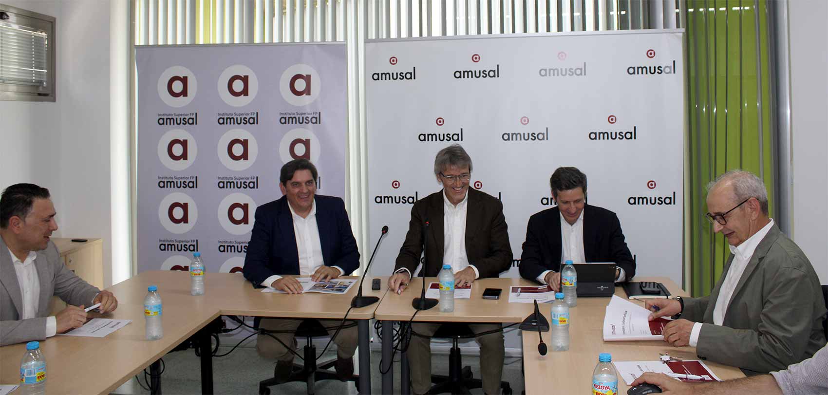 El Consejero Luis Alberto Marín visita amusal para fortalecer la colaboración entre la Administración regional y las Sociedades Laborales